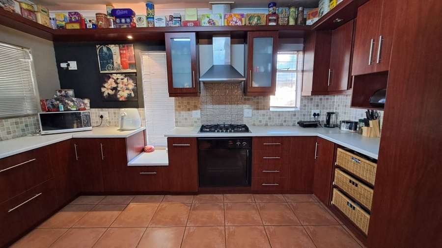 5 Bedroom Property for Sale in Amandelrug Western Cape
